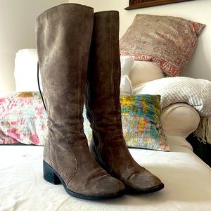 Born Boots Felecia back lace 7.5 wider leg